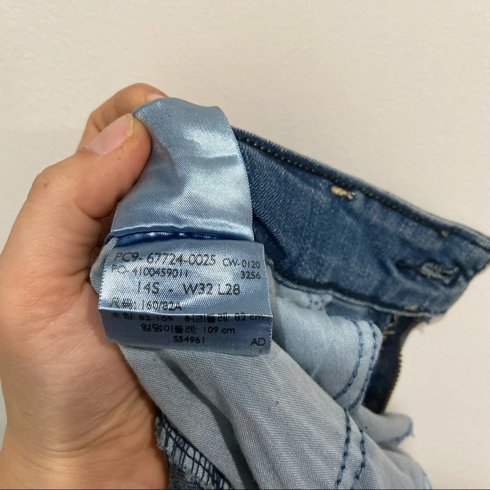 Levi's Women's Medium Wash Med Rise Slim Jeans Size 14S - Picture 6 of 13